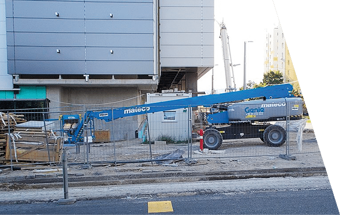 : Etele Plaza construction. Genie Mateco elevated work platform - Etele Road, [[:en:Kelenf ld|Kelenf ld]] neighbourhood, [[:en: jbuda| jbuda]], [[:en:Budapest|Budapest]].}}{{hu|1=: Etele Pl za p tkez s. Genie Mateco emel kos r gy.sz. 17779A - [[:hu:Budapest|Budapest]], [[:hu:Budapest_XI._ker lete| jbuda]], [[:hu:Kelenf ld|Kelenf ld]], Etele  t 68 (Somogy  t? Gyergy t lgyes utca Hadak  tja){{Location|47|27|53.79|N|19|1|26.18|E}}