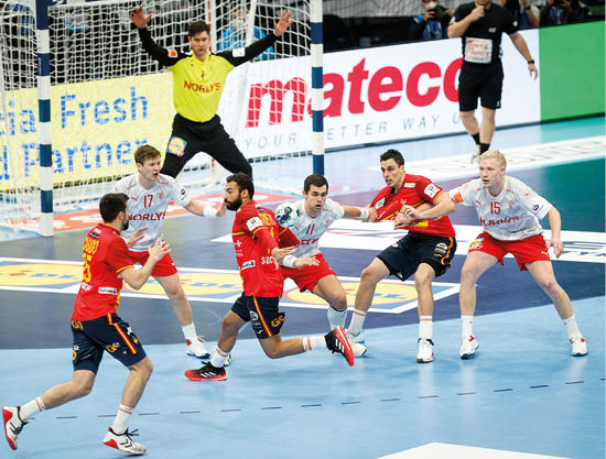 Agust n CASADO MARCELO (25), Lasse SVAN (17), Daniel SARMIENTO MELIAN (11), Rasmus LAUGE SCHMIDT (11), Adrian FIGUERAS TREJO (17) and Magnus Saugstrup JENSEN (15) during the Semi final handball match Spain vs Denmark, Men’s EHF EURO 2022 Hungary, Slovakia, Budapest ,Hungary, 28.01.2021, Mandatory Credit © Jozo Cabraja / kolektiff